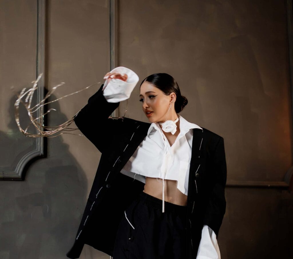 «Я до цього часу ніколи не водила авто самостійно» - співачка NATIYA розповіла про екстрим на зйомках кліпу “Другий шанс”