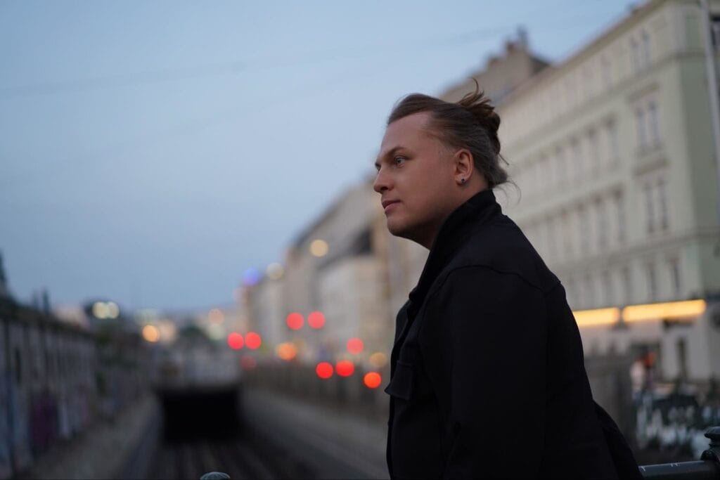 Small Talk: режисер Євген Лавренчук про прем’єру вистави «Перед волею» Small Talk: режисер Євген Лавренчук про прем’єру вистави «Перед волею»