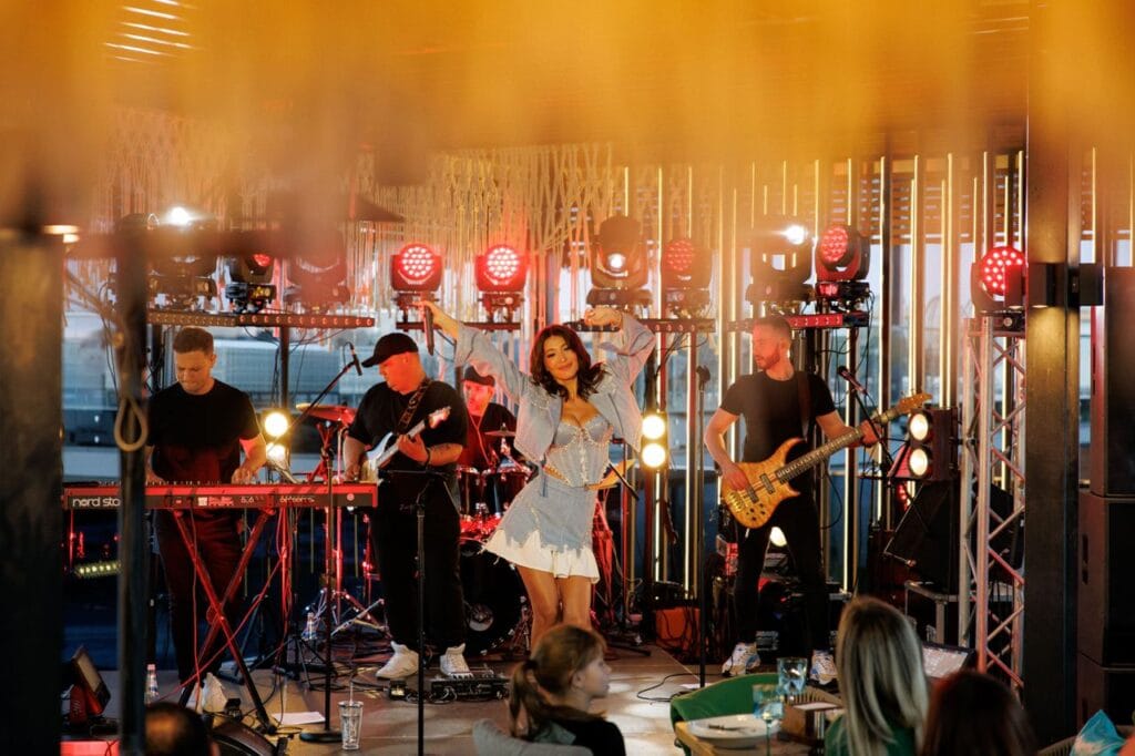 Оля Ракіцька презентувала наживо новий альбом у Києві