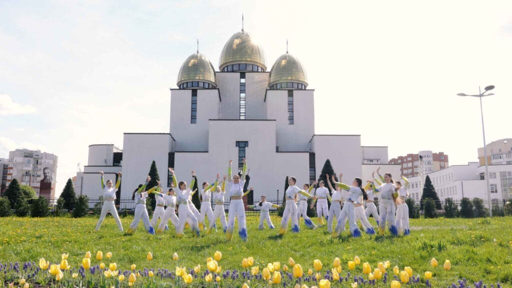 Музика, яка проникає в душу: премʼєра від співачки Марічки Боднар SVOYA music «Джерело надії»