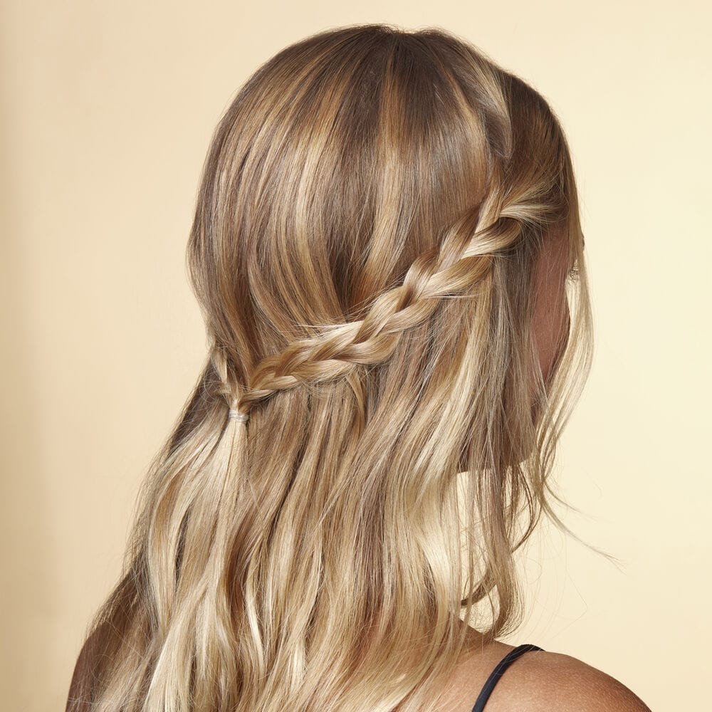 Як доглядати за волоссям влітку: 5 косметичних засобів