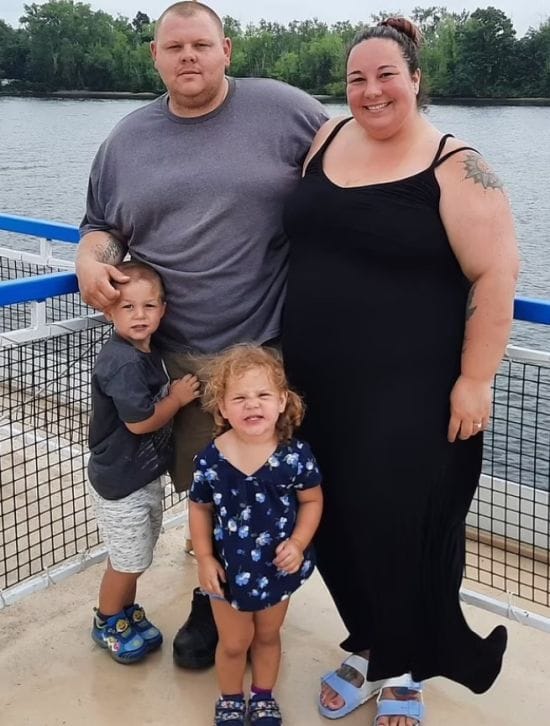 32-річна жінка схудла на 90 кг після того, як її не забрав рятувальний гелікоптер – фото до і після