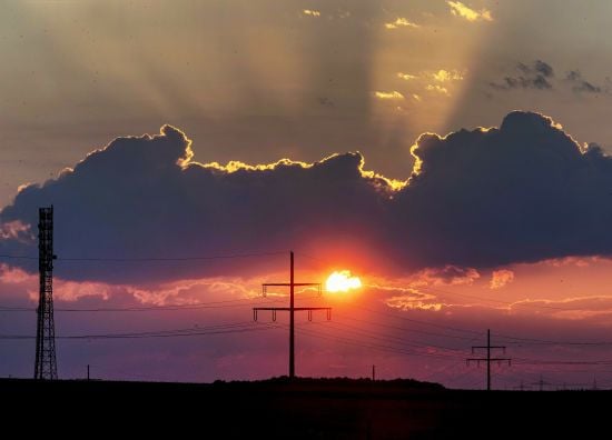 Аномальна спека і відключення світла: як виживають українці — огляд Аномальна спека і відключення світла: як виживають українці — огляд
