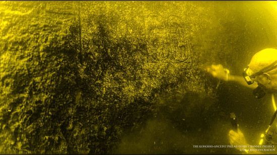 У річці Ніл знайдено втрачені різьблення діда Тутанхамона та інших фараонів – фото