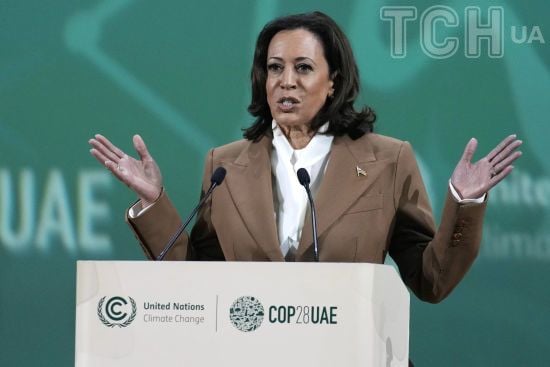 Гарріс наступає Трампу на п'яти за рейтингом у ключових американських штатах