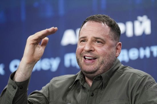 Зеленський став на захист Єрмака і назвав його самим сильним в команді