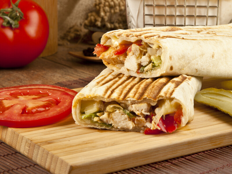 "Ідеальний сніданок, обід і перекус". Лаваш із соковитою начинкою "за одну хвилину"