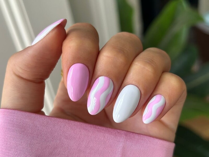 Рожево-білий манікюр. Літній дизайн від американської майстрині Рожево-білий манікюр. Літній дизайн від американської майстрині