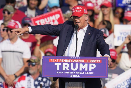 Стрілець двічі побув на місці проведення мітингу Трампа - ЗМІ