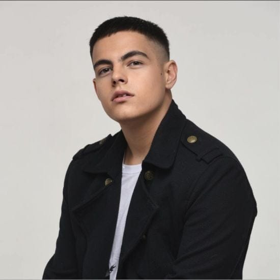 Ексучасник шоубалету Сердючки шокував, як окупанти погрожують його бабусі: "Приходили додому"