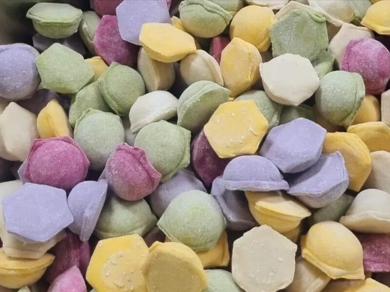 Не тільки смачно, але й гарно. Приготуйте маленьким "нехочухам" яскраві пельмені без хімії