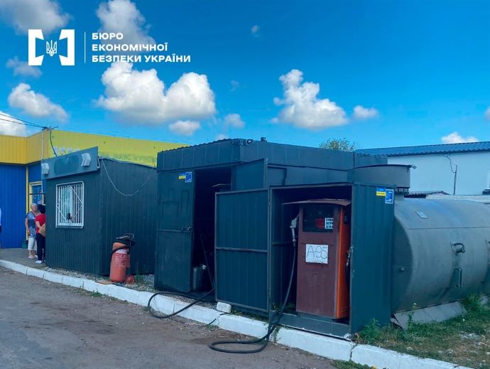 Нелегальні АЗС: БЕБ вилучило дизпаливо та бензин на 4,5 млн 