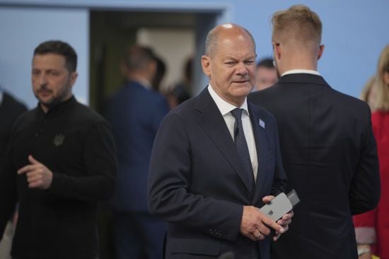 Британія і Німеччина об'єднують зусилля в обороні через побоювання, що Трамп кине Україну — Politico Британія і Німеччина об'єднують зусилля в обороні через побоювання, що Трамп кине Україну — Politico