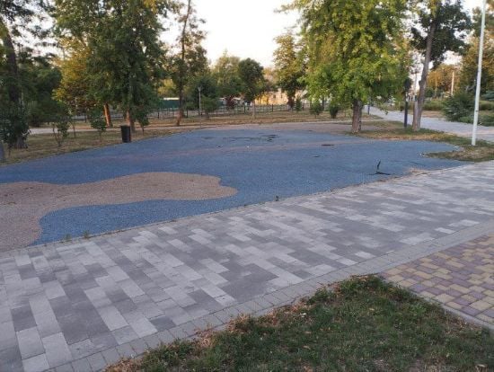 Окупанти відзвітували про "реконструкцію" парку "Веселка" в Маріуполі: містяни її не помітили (фото) Окупанти відзвітували про "реконструкцію" парку "Веселка" в Маріуполі: містяни її не помітили (фото)