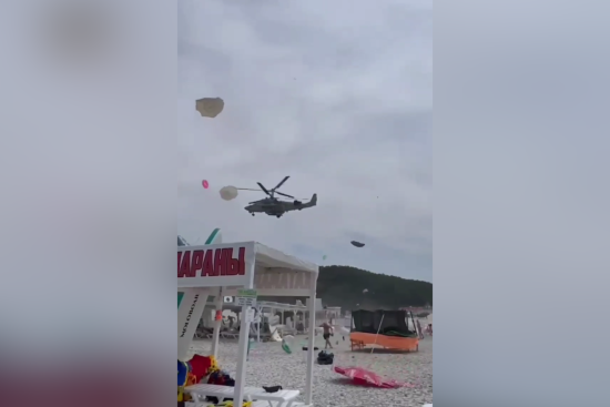 Російський Ка-52 здійняв торнадо просто над пляжем в РФ: експерт вказав на важливий момент