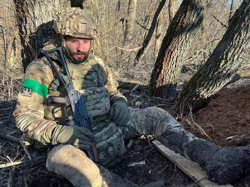 Віктор Розовий показав наслідки важкого поранення на фронті й попросив "не нити" Віктор Розовий показав наслідки важкого поранення на фронті й попросив "не нити"