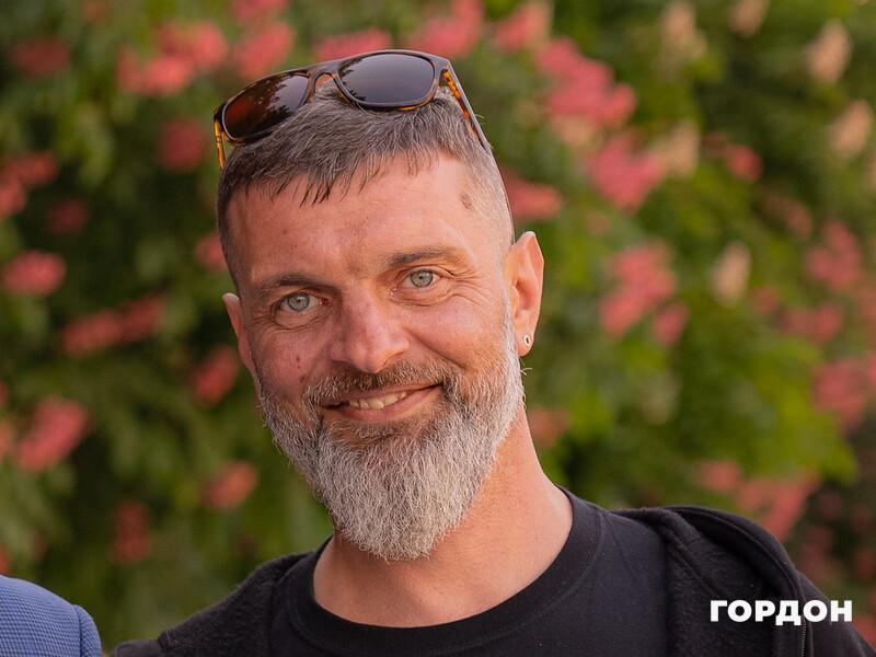 "Ось так люди працюють". Морпіх Діанов сфотографувався у своїй майстерні разом зі співробітниками "Ось так люди працюють". Морпіх Діанов сфотографувався у своїй майстерні разом зі співробітниками