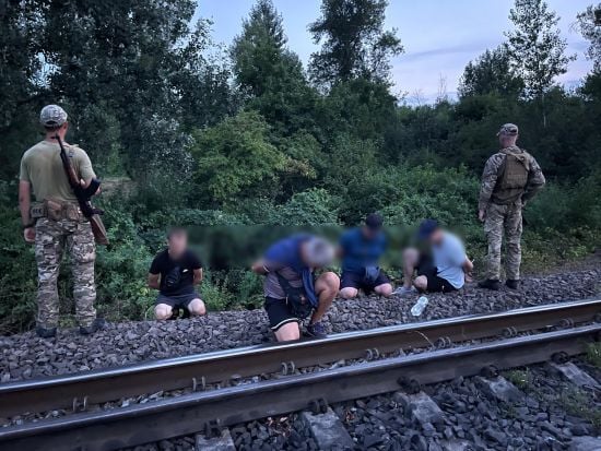 Ухилянти намагалися втекти з України за допомогою підлітків: їх зупинили постріли