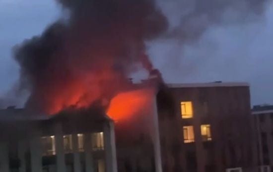 Міг вибухнути генератор: у київському ЖК спалахнула потужна пожежа (відео)