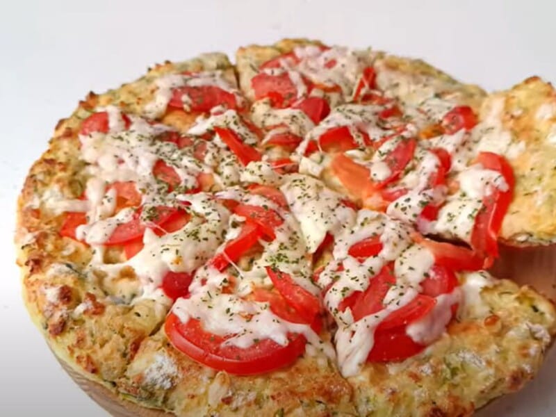 "Це найкращий рецепт із кабачків". Блогерка розповіла, як приготувати смачну низькокалорійну піцу