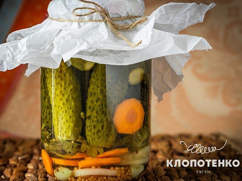 "Цікава альтернатива класичним закруткам". Огірки по-польськи на зиму. Рецепт