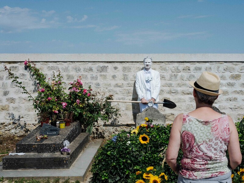 "Час підійматися, вставай!" Білоруський художник у Франції спробував розкопати могилу Ван Гога. Відео