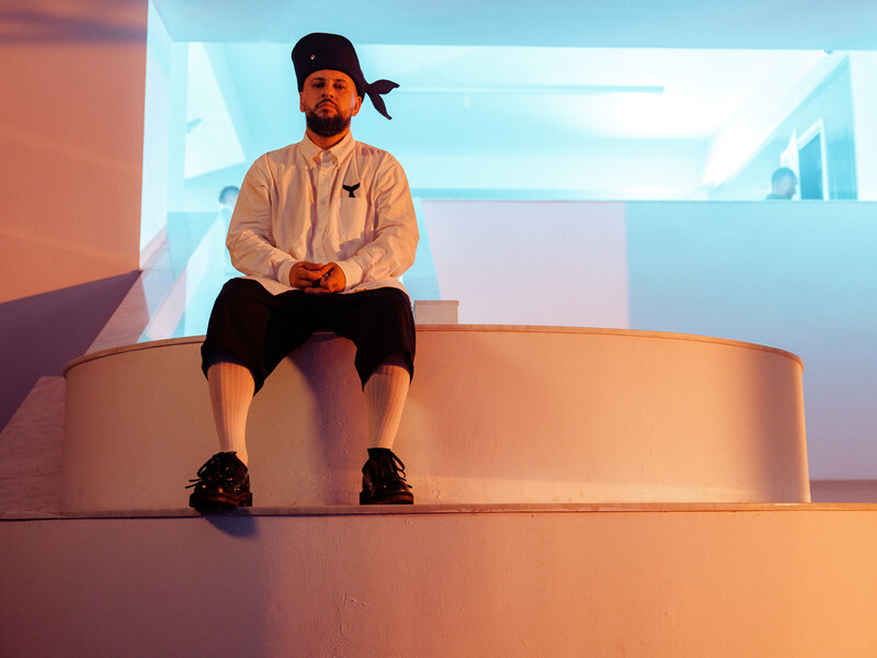 "Не мине". Monatik у новому кліпі показав свій живопис і дітей, які підросли "Не мине". Monatik у новому кліпі показав свій живопис і дітей, які підросли