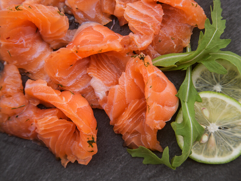 Як засолити червону рибу за одну ніч. Рецепт