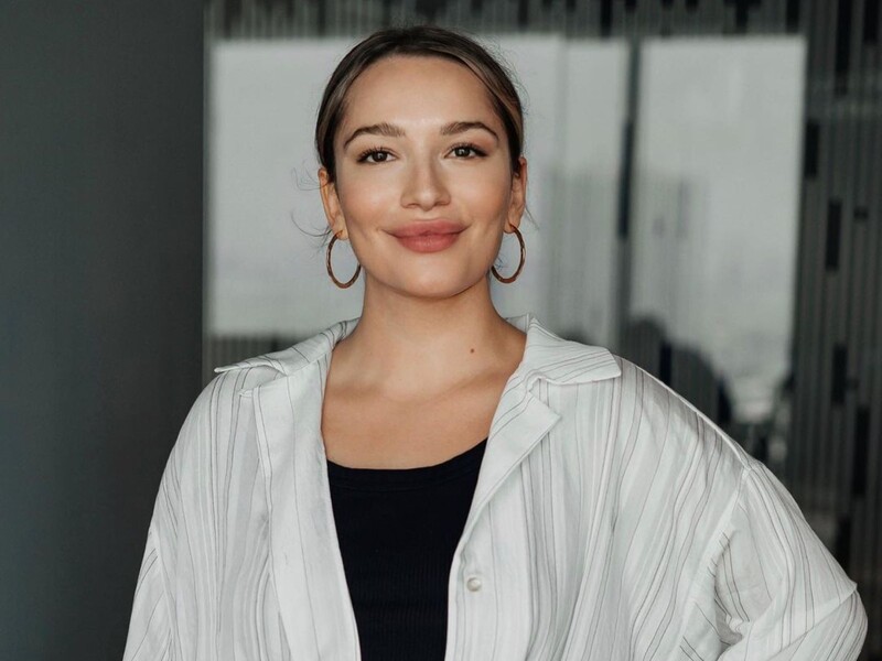 30-річна дочка Мозгової здійснила камінг-аут і показала пристрасний поцілунок зі своєю коханою