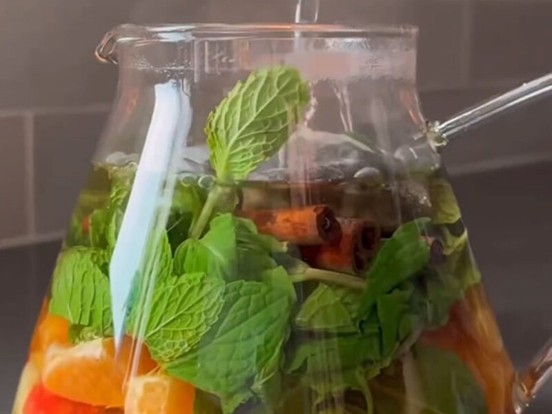 Яблучний чай із корицею. Названо всі необхідні інгредієнти та їхні пропорції Яблучний чай із корицею. Названо всі необхідні інгредієнти та їхні пропорції