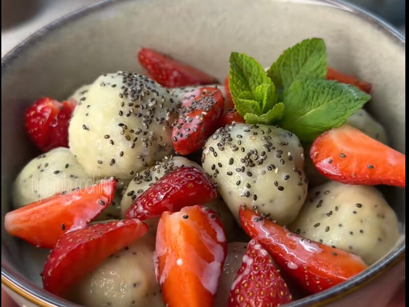 Блогерка розповіла секрет ідеальних лінивих вареників із сиром і маком. Це важливо знати, щоб уникнути "забитих" вареників