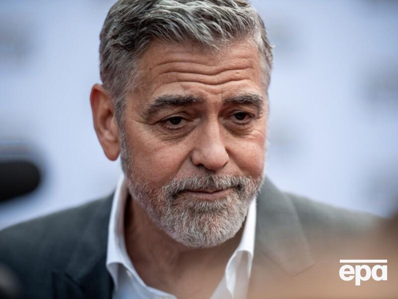 "Єдина битва, в якій він не може перемогти, – це битва із часом". Клуні заявив, що Байден має залишити президентські перегони