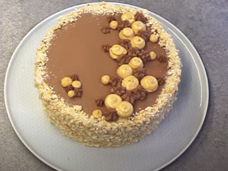 Змішайте це міксером – і коржі будуть ніжними та хрумкими. Робочий рецепт "Київського" торта з усіма подробицями й нюансами