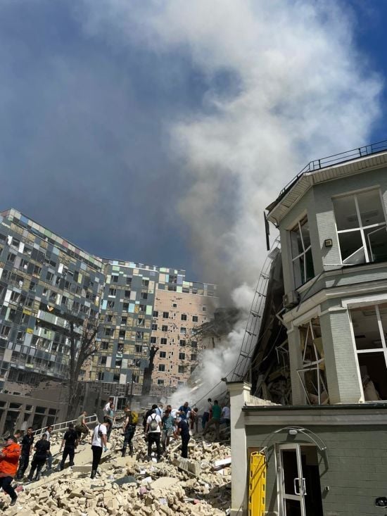 Потужна масована атака: Зеленський розповів, скількома ракетами РФ атакувала Україну (фото)