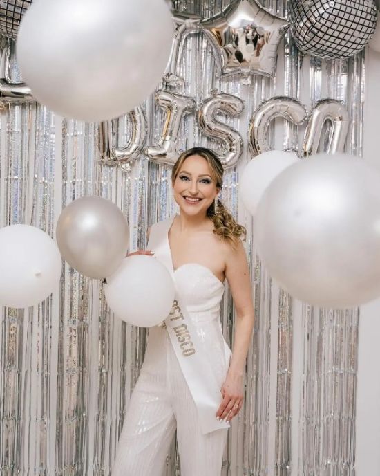 Наречений покинув наречену за декілька днів до весілля вартістю 38 тисяч доларів: як вона вчинила