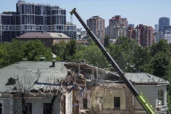 У Києві завершили рятувальні роботи на місцях ударів ракет РФ:  останні дані про загиблих