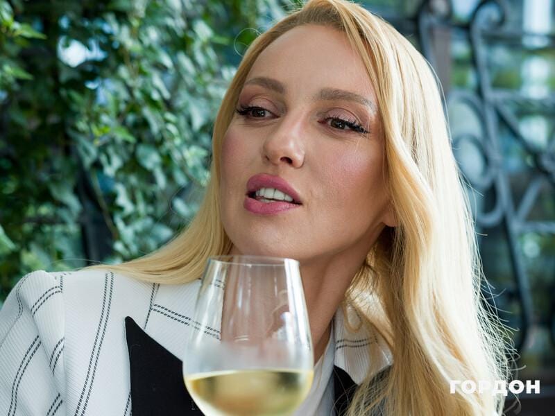 Полякова, яка схудла за тиждень на 4 кг, похвалилася новою фігурою з усіх ракурсів. Відео