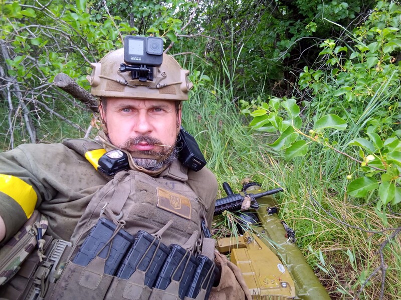 Сенцов: Людину можна впіймати на вулиці, запхати в бус, привезти у бригаду, а вона скаже: "Я не хочу воювати". Навіщо такий боєць потрібний? Сенцов: Людину можна впіймати на вулиці, запхати в бус, привезти у бригаду, а вона скаже: "Я не хочу воювати". Навіщо такий боєць потрібний?