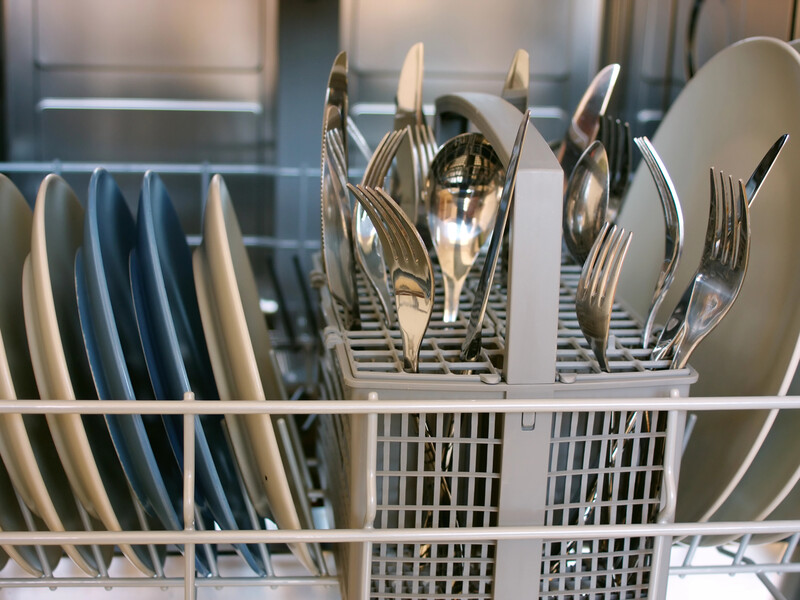 Ви не впізнаєте свого посуду! Лайфхак для посудомийки, який дійсно працює