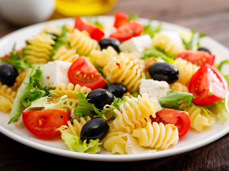 "Не слухайте тих, хто каже лити олію у воду. Готуйте правильно". Лайфхак, як зварити макарони, щоб вони не злиплися