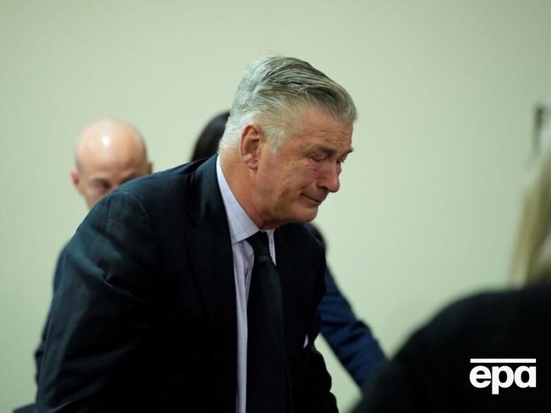 Суд зняв обвинувачення проти Болдвіна у справі про вбивство української операторки. Актору загрожувало 18 місяців в'язниці. Відео