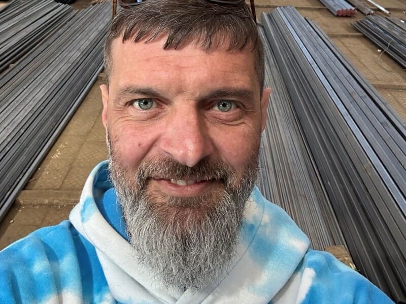 "Якось так". Морпіх Діанов показав, який вигляд має його майстерня з металообробки