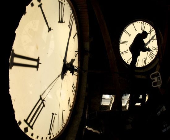 В Україні планують скасувати сезонне переведення часу: що це означає