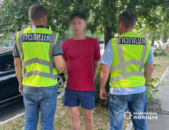 В Києві чоловік підірвав гранату у житловому дворі: що про це відомо (фото)