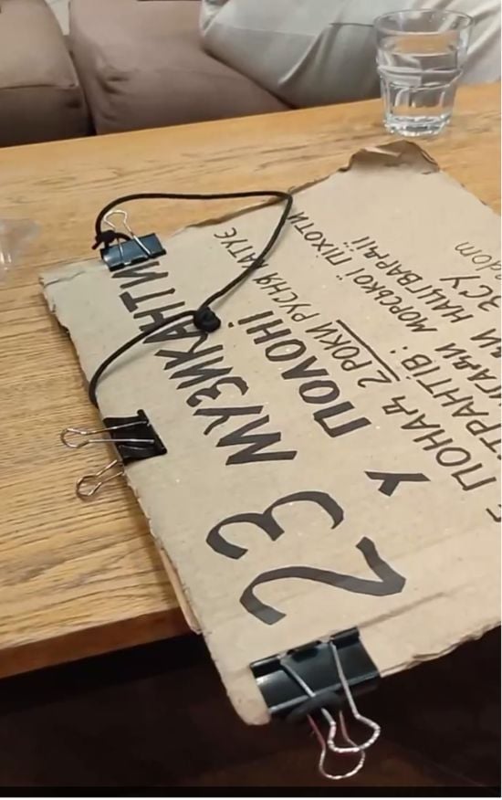 Скандал у київському ЦУМі: учасниць акції Free Azov намагались вигнати з фудкорту