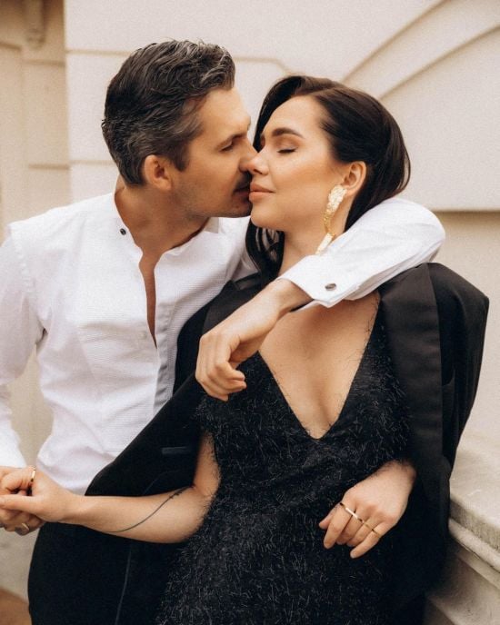 Дружина Євгена Кота виписалася з пологового і замилувала першим родинним знімком утрьох: "Новий етап"