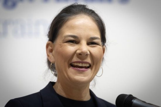 Бербок жорстко розкритикувала Орбана за його "мирні візити" до Росії і Китаю