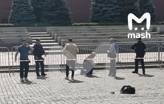 Російський вчений-розробник вчинив спробу самогубства на Красній площі: що стало причиною Російський вчений-розробник вчинив спробу самогубства на Красній площі: що стало причиною