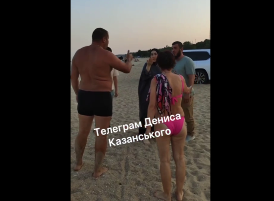 У Маріуполі окупант із Чечні заїхав на пляж на позашляховику: виник конфлікт із місцевими (відео)