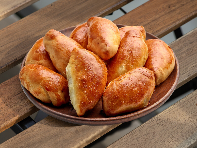 "Воно швидко підходить й економить час". Рецепт тіста для пиріжків із будь-якою начинкою